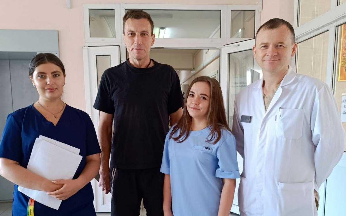 Врачи успешно провели обе операции.