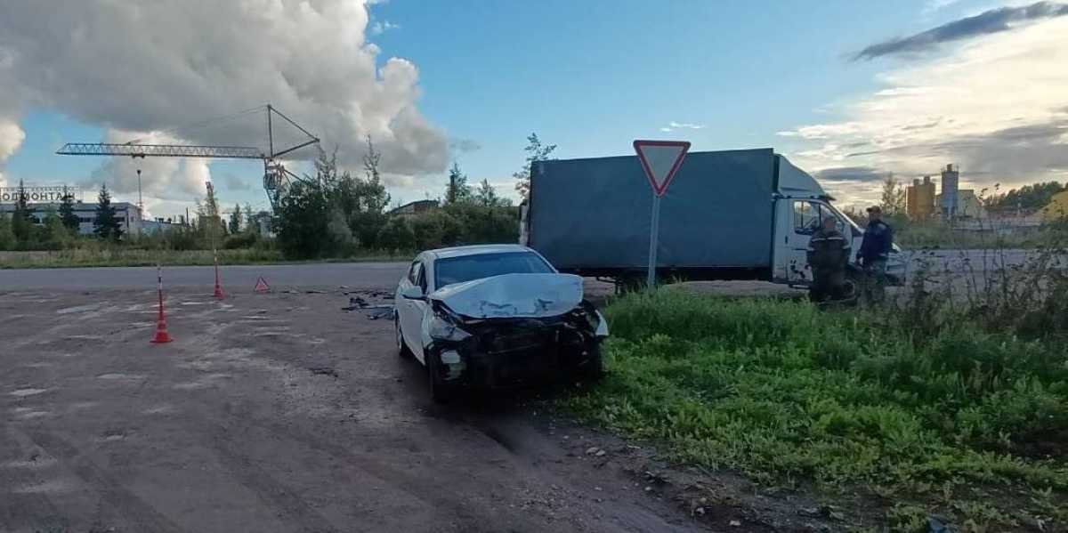 ДТП произошло на Лужском шоссе.