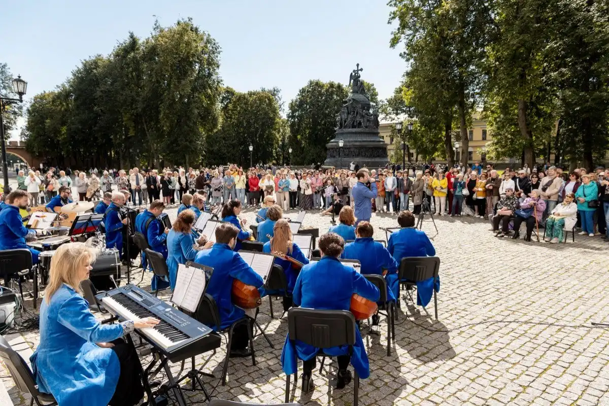 Музыканты исполнили концертную программу «Я люблю тебя, Россия».