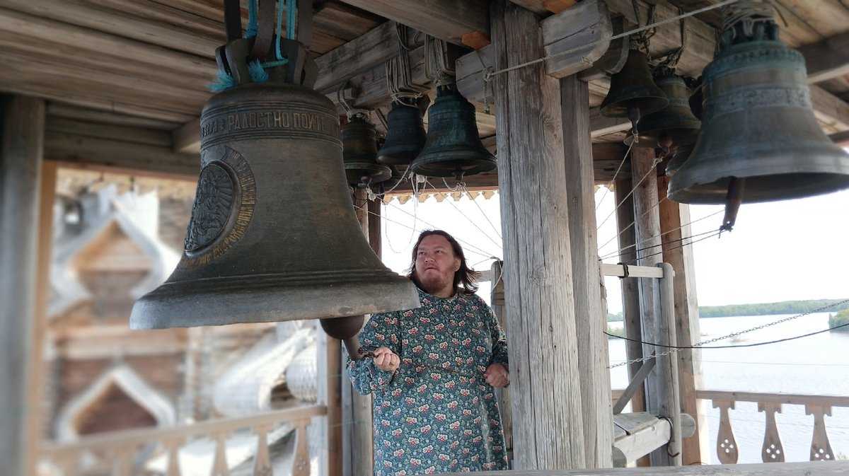 Антон Вакуров расскажет гостям выставки о новгородских колоколах и валдайских колокольчиках.