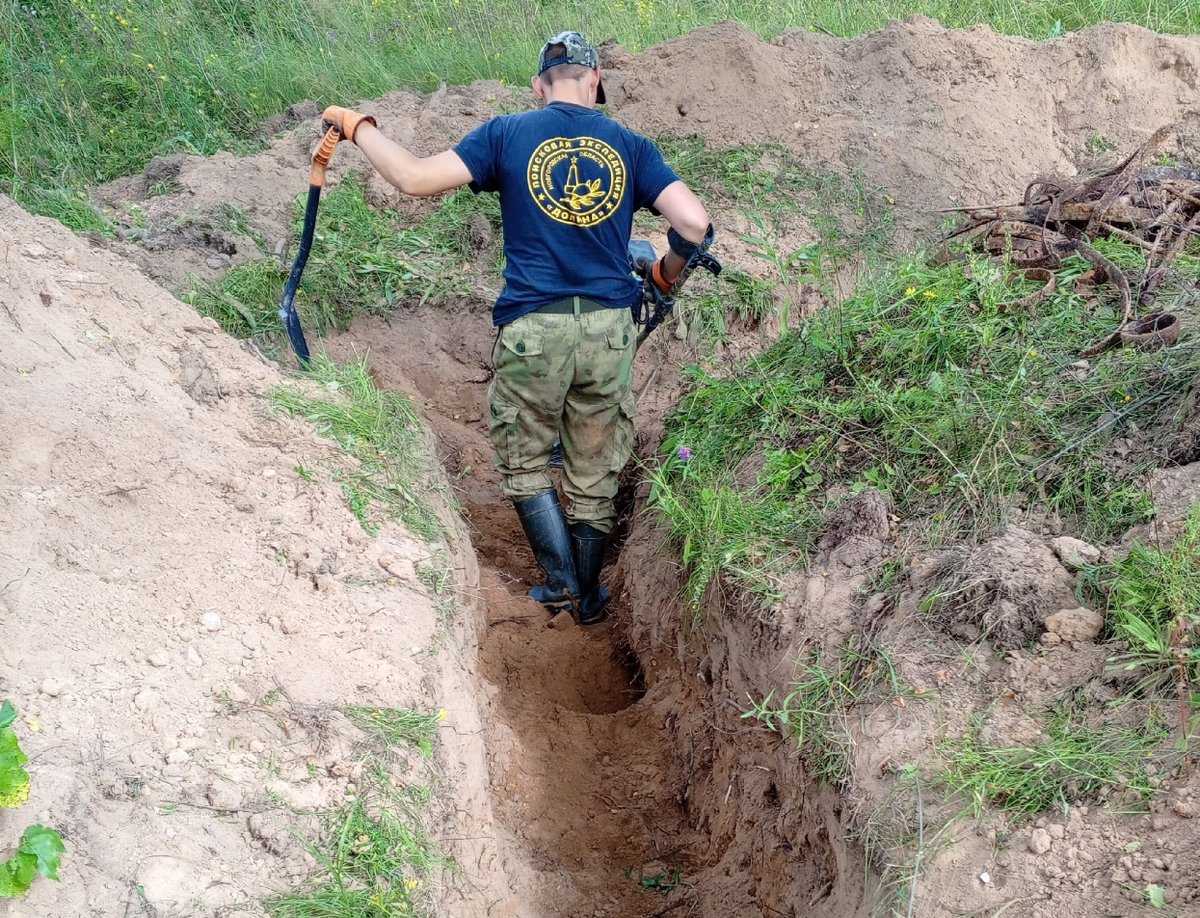 Поисковики работали там, где в годы войны тянулись километровые окопы и находились укреплённые позиц