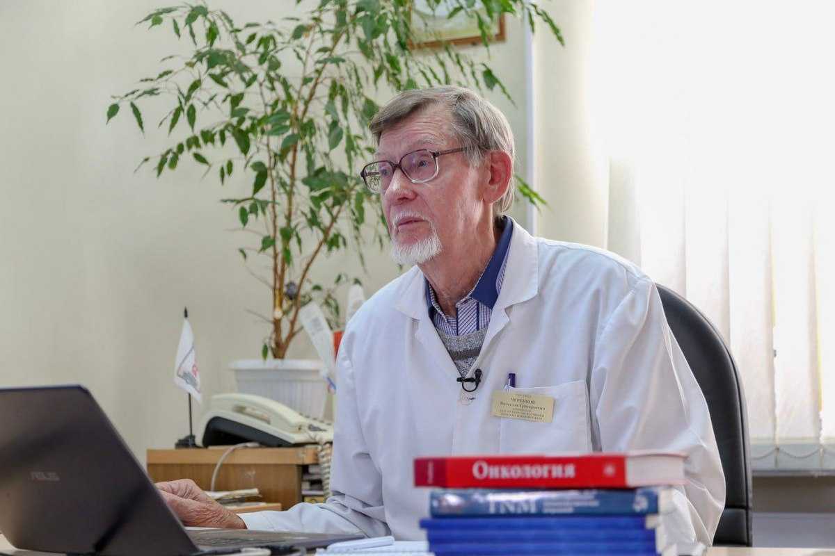 Вячеслав Черенков является автором нескольких учебников по онкологии.