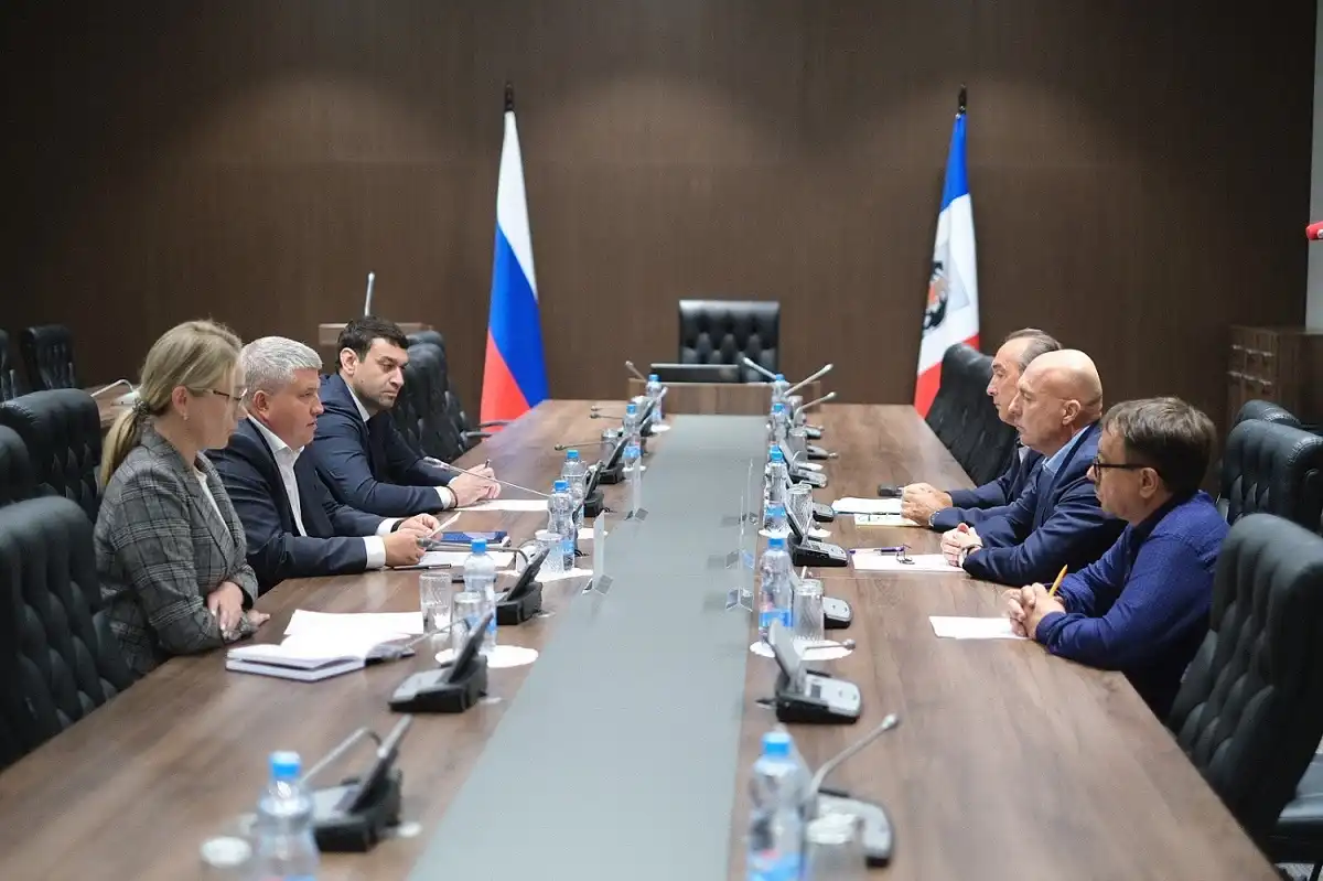 Во встрече приняли участие руководители АО «Автобусный парк», ООО «Городское ПАТП» и ООО «Фабус ВН».