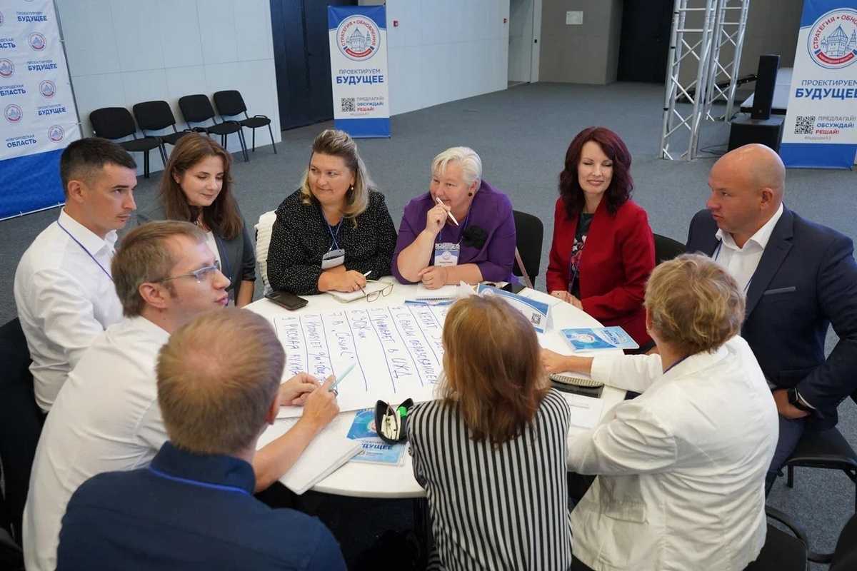 В течение двух месяцев в округах и Великом Новгороде проходили отраслевые и территориальные сессии.