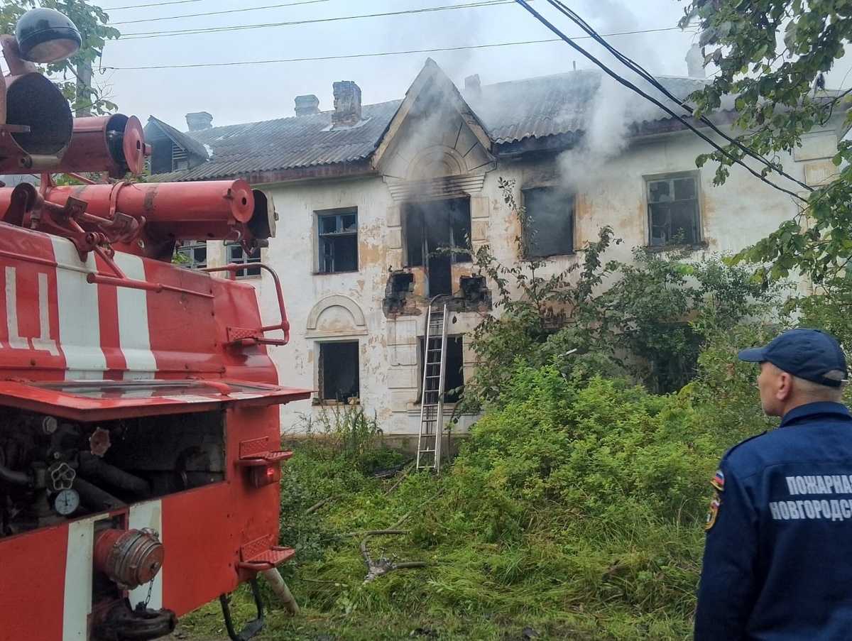 Огонь повредил внутреннюю отделку здания на площади 60 м².