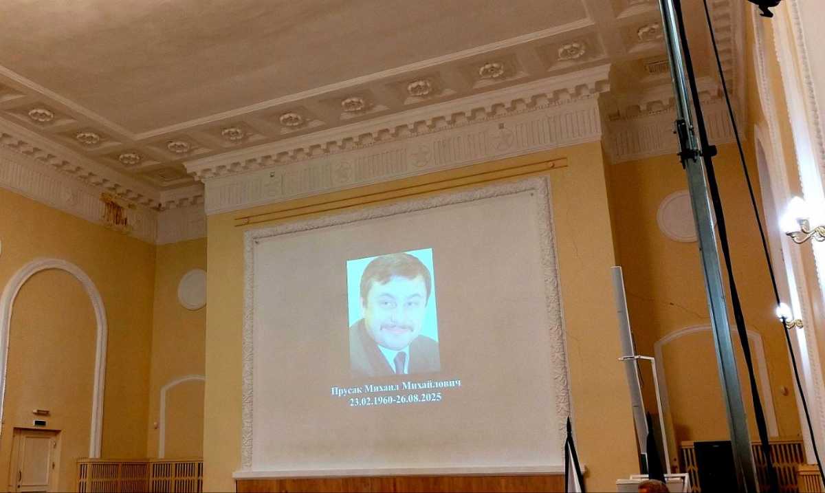 Михаил Прусак руководил Новгородской областью с 1991 по 2007 годы.