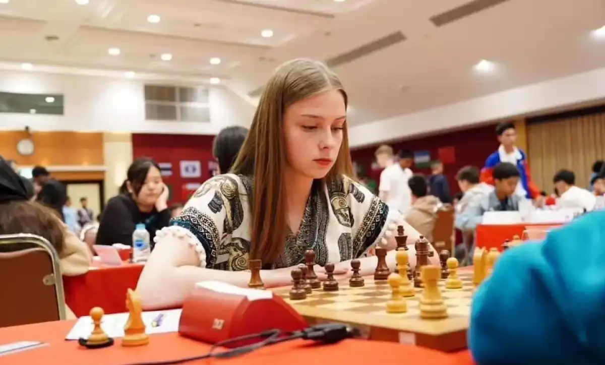 Евгения Сатановская тренируется в спортивной школе «Спорт-индустрия» под руководством Виктора Трущел