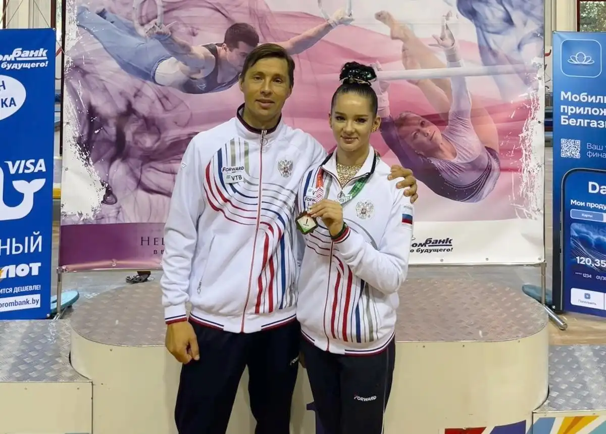 Мария Агафонова со своим тренером Антоном Крапивиным.