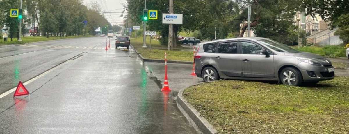 59-летняя пассажирка «ВАЗа» с телесными повреждениями доставлена бригадой скорой медицинской помощи