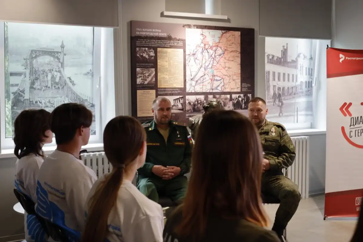 В конце встречи Рашид Галиуллин поделился отношением к званию Героя России, личными историями из зон