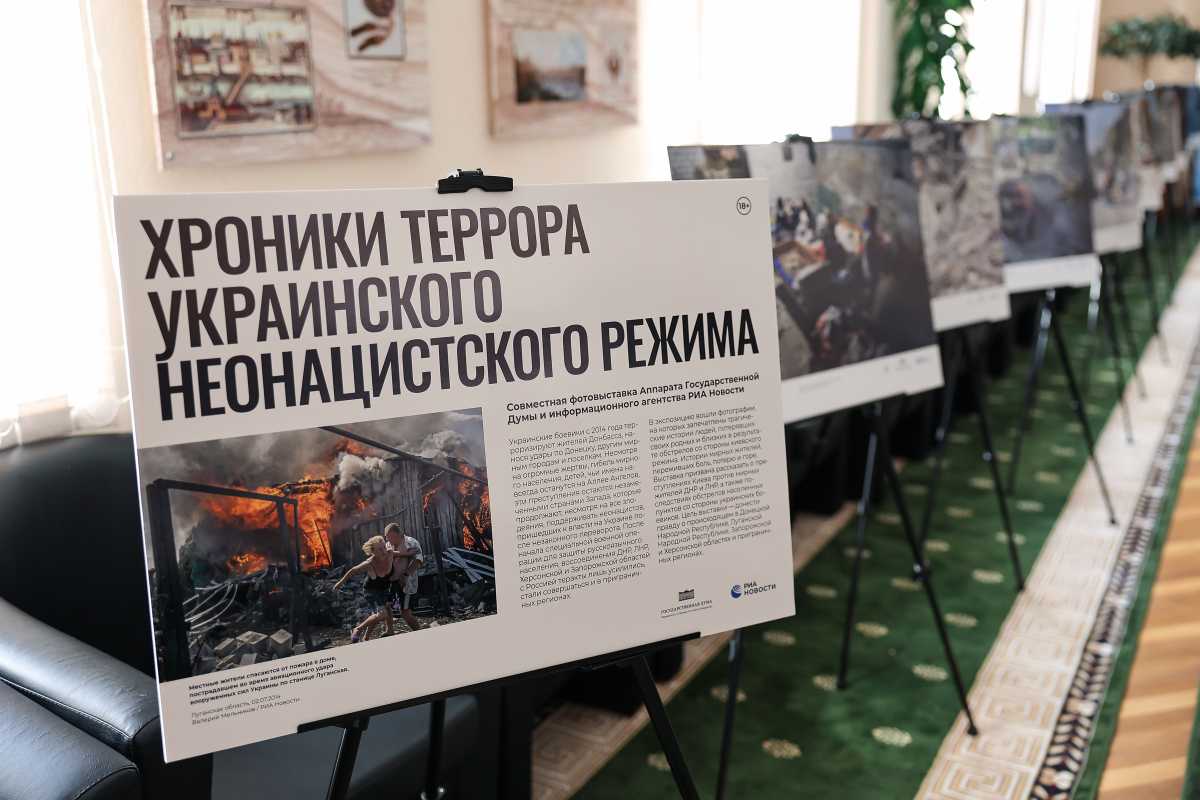 В Новгородской областной думе открылась выставка «Хроники террора украинского неонацистского режима»