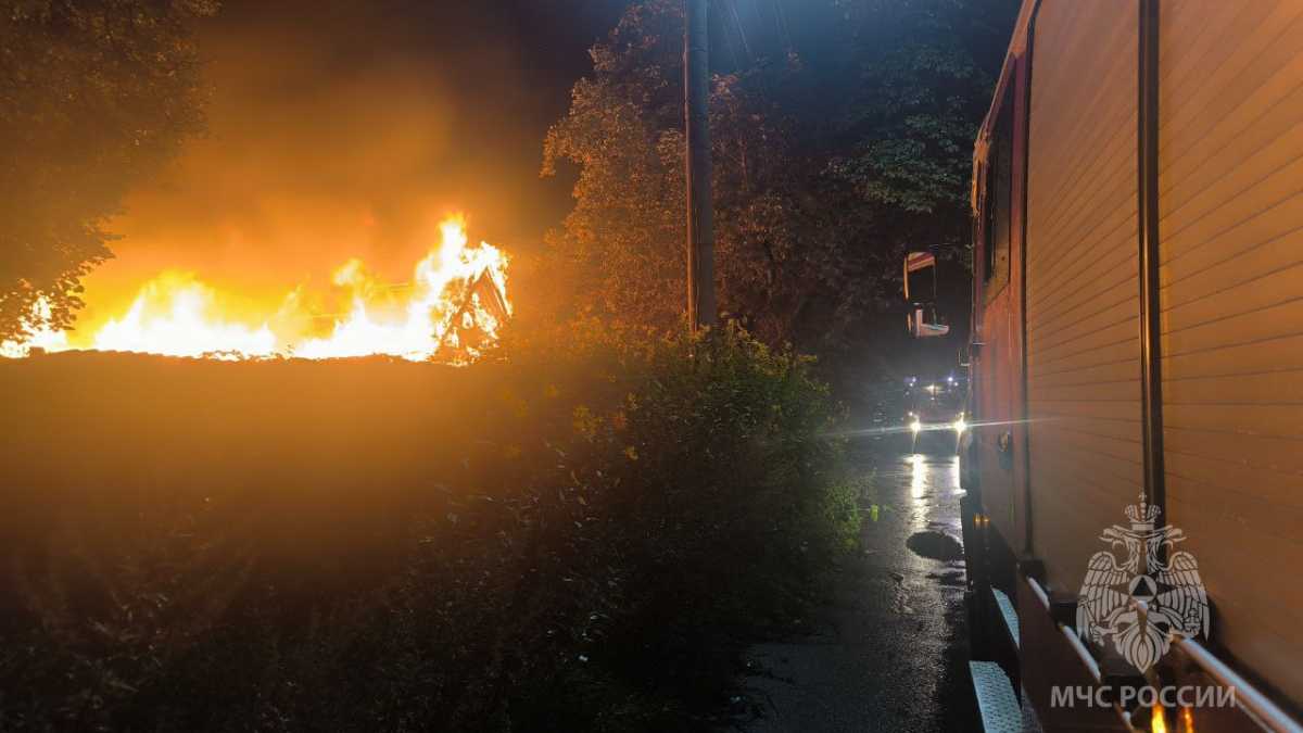 Причины пожаров устанавливают органы дознания.