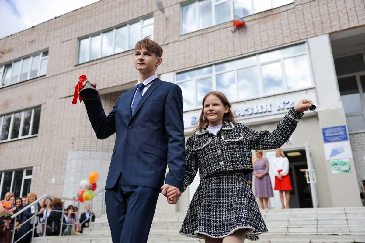 Юрий Бобрышев отметил, что гимназия №2 – одно из лучших учебных заведений в регионе.