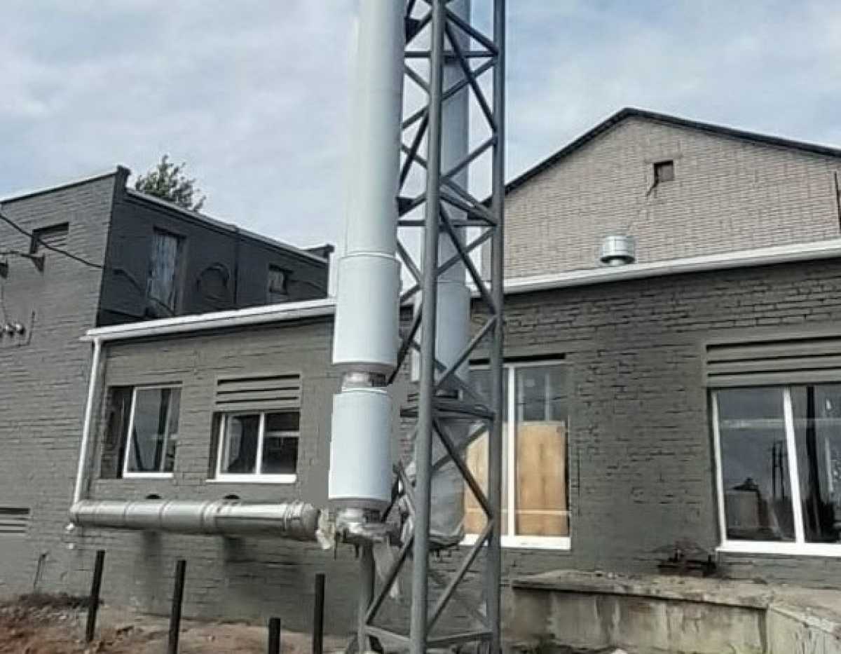 Вместо четырёх устаревших котлов в котельной установили два современных мощностью 870 кВт каждый.