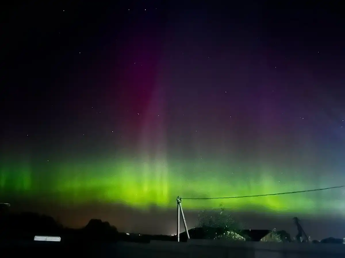 Причинами магнитной бури стали вспышка и выброс плазмы на Солнце в направлении Земли.