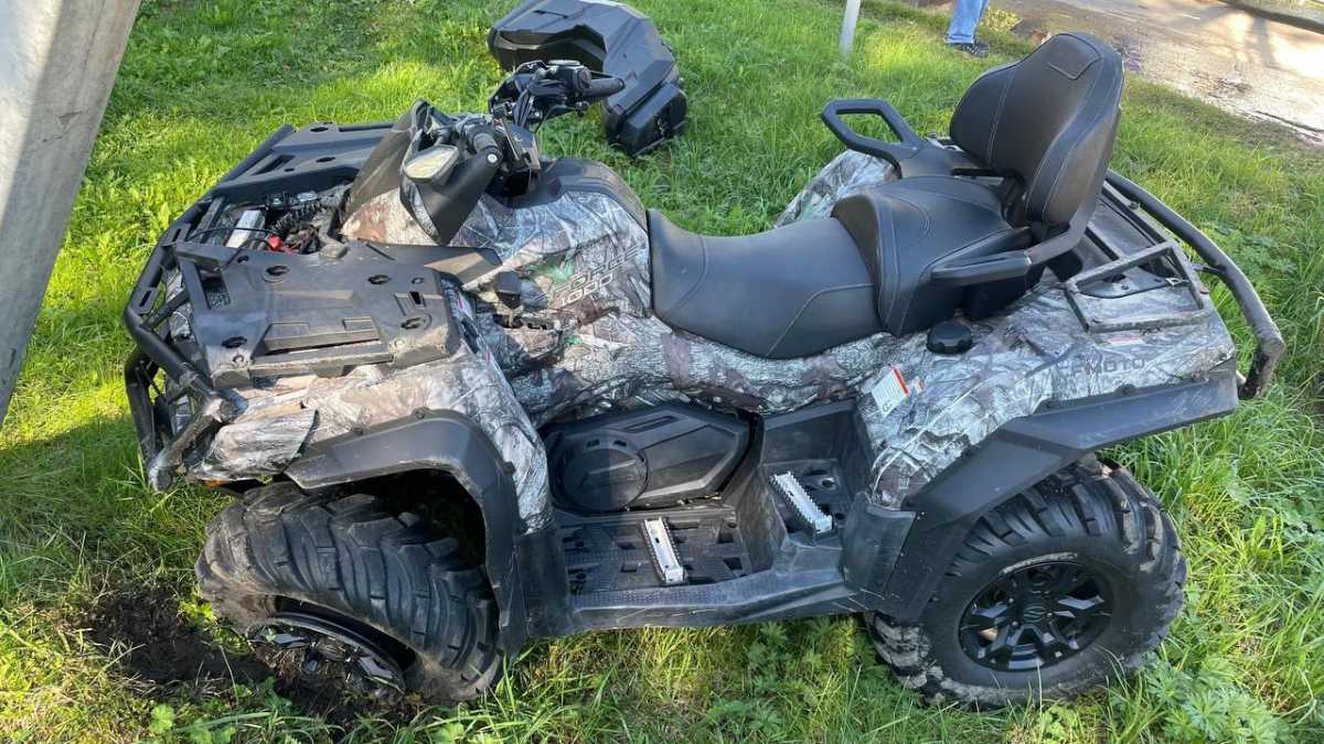 Водителя снегоболотохода и пассажирку доставили  в Боровичскую ЦРБ.