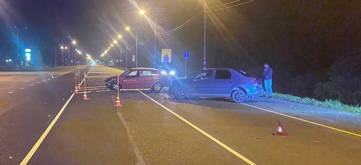 Водитель «Рено Симбол» с телесными повреждениями доставлена в Новгородскую областную клиническую бол
