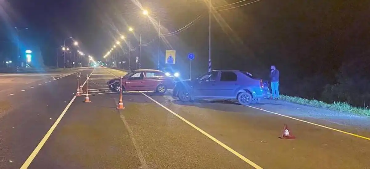 Водитель «Рено Симбол» с телесными повреждениями доставлена в Новгородскую областную клиническую бол