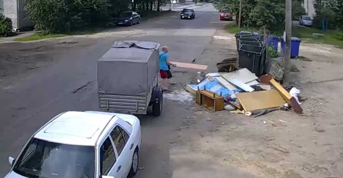 За выброс отходов с транспорта в неположенном месте полагается административный штраф.