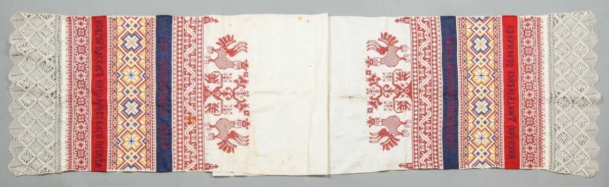 Красочный рушник является одним из немногих артефактов, оставшихся от Николаевского детского приюта,