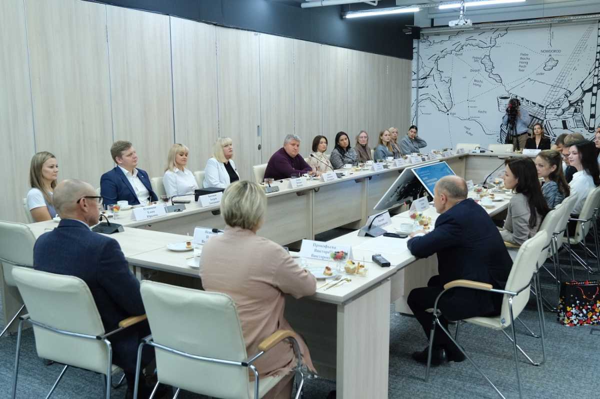 Александр Дронов отметил важность взаимодействия власти и бизнеса для устойчивого экономического рос