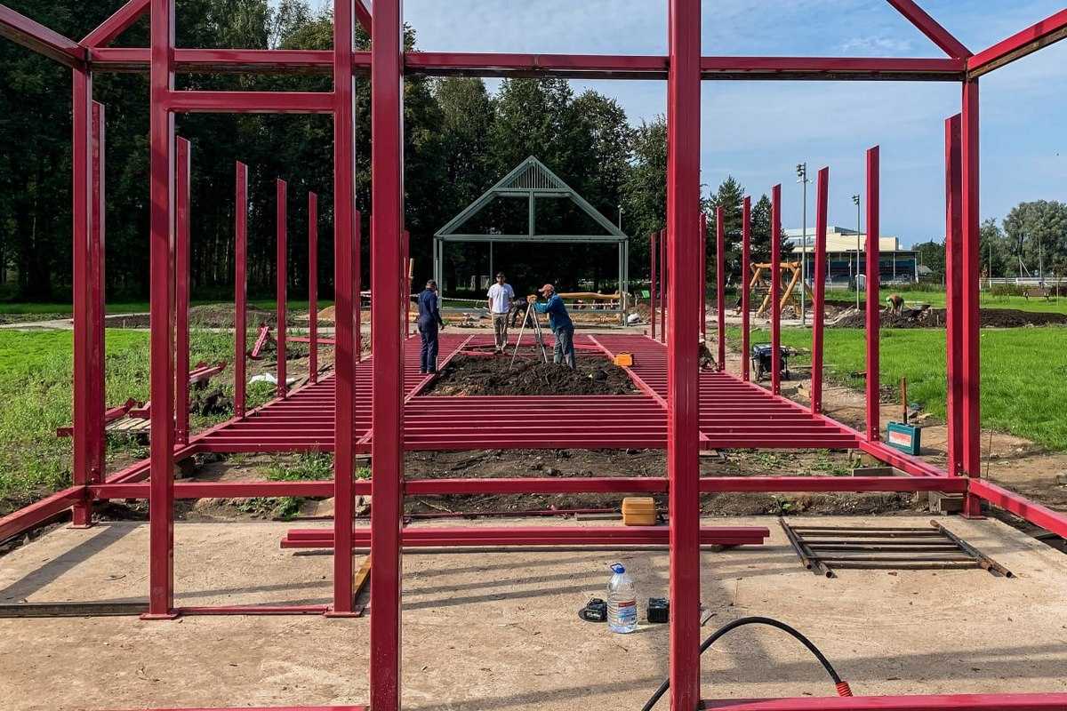 В оранжерее будут небольшой павильон и открытая часть с кашпо и зонами отдыха.