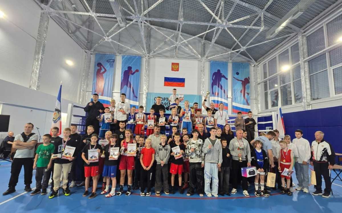 В соревновании приняли участие 80 юных спортсменов.