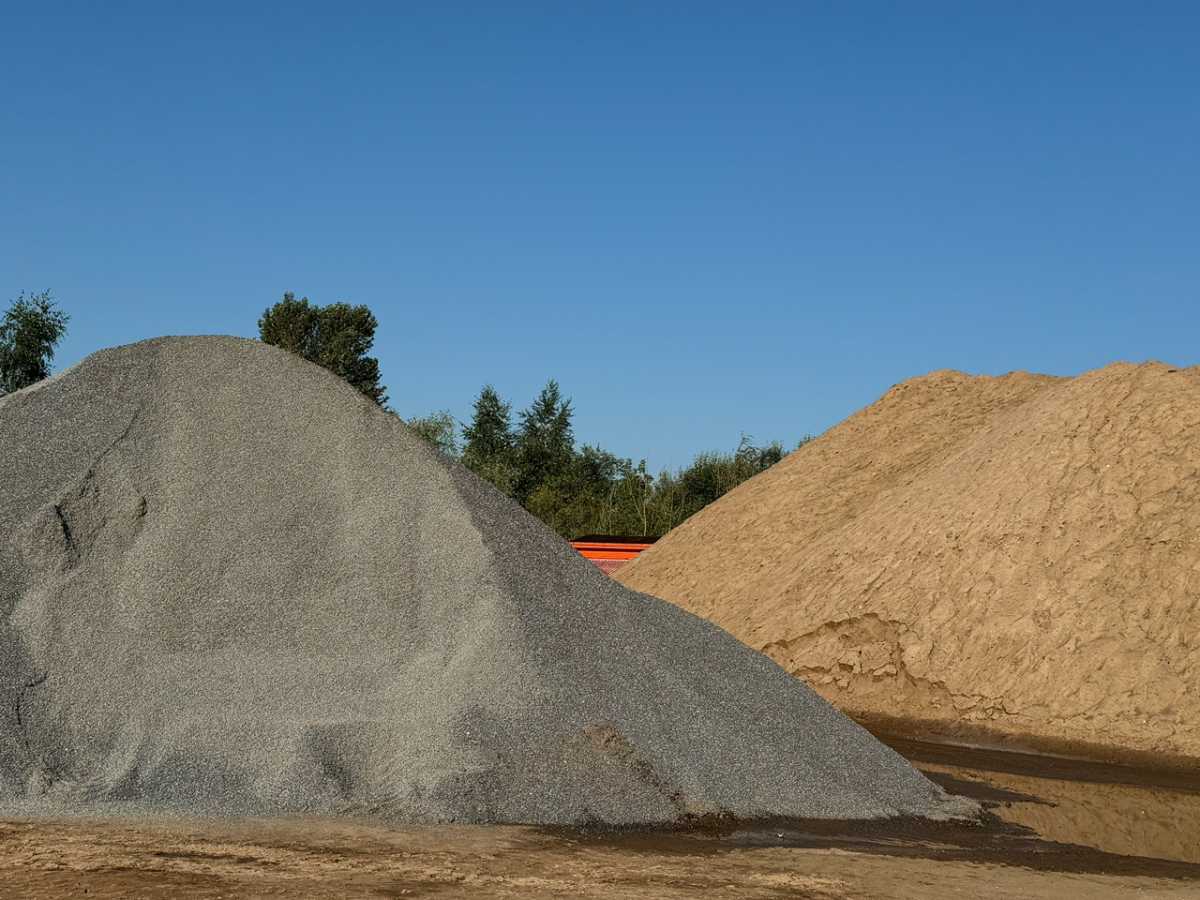 Ведётся заготовка и завоз противогололёдных материалов.