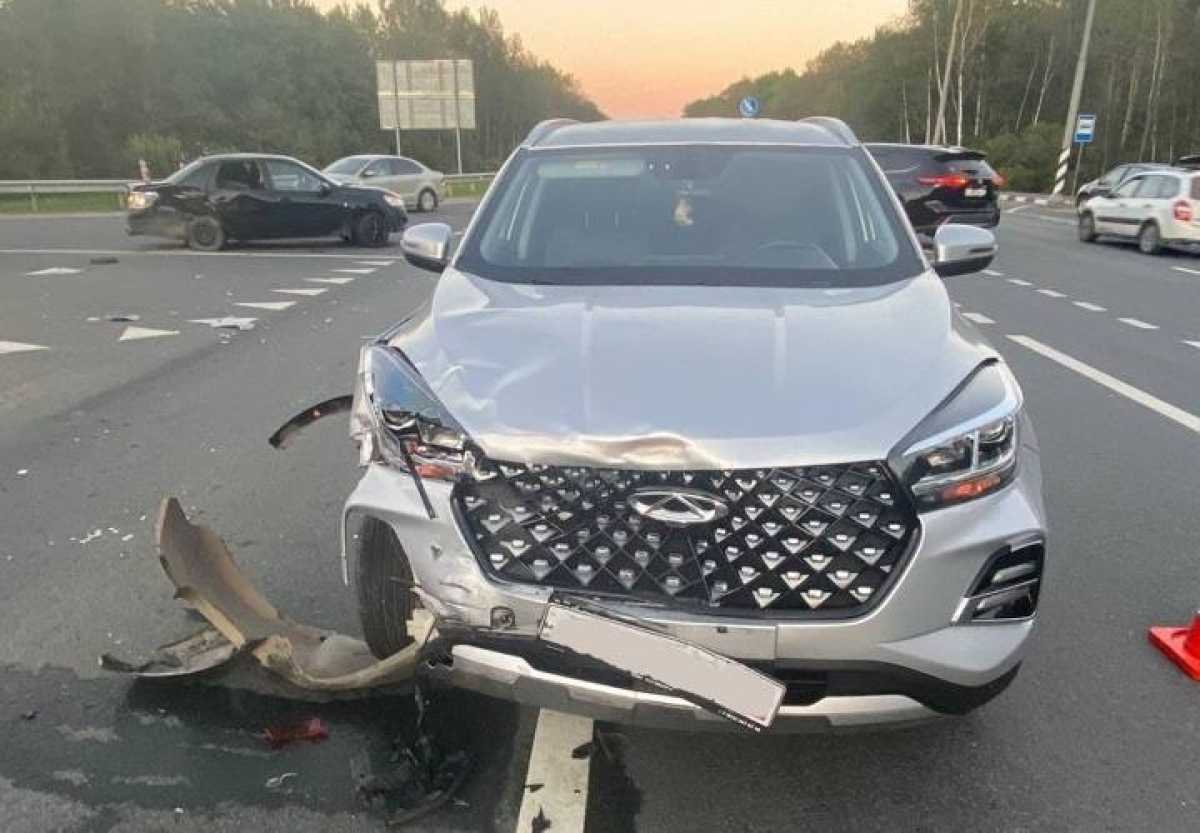 Пассажирку «Датсуна» доставили в Новгородскую областную клиническую больницу.