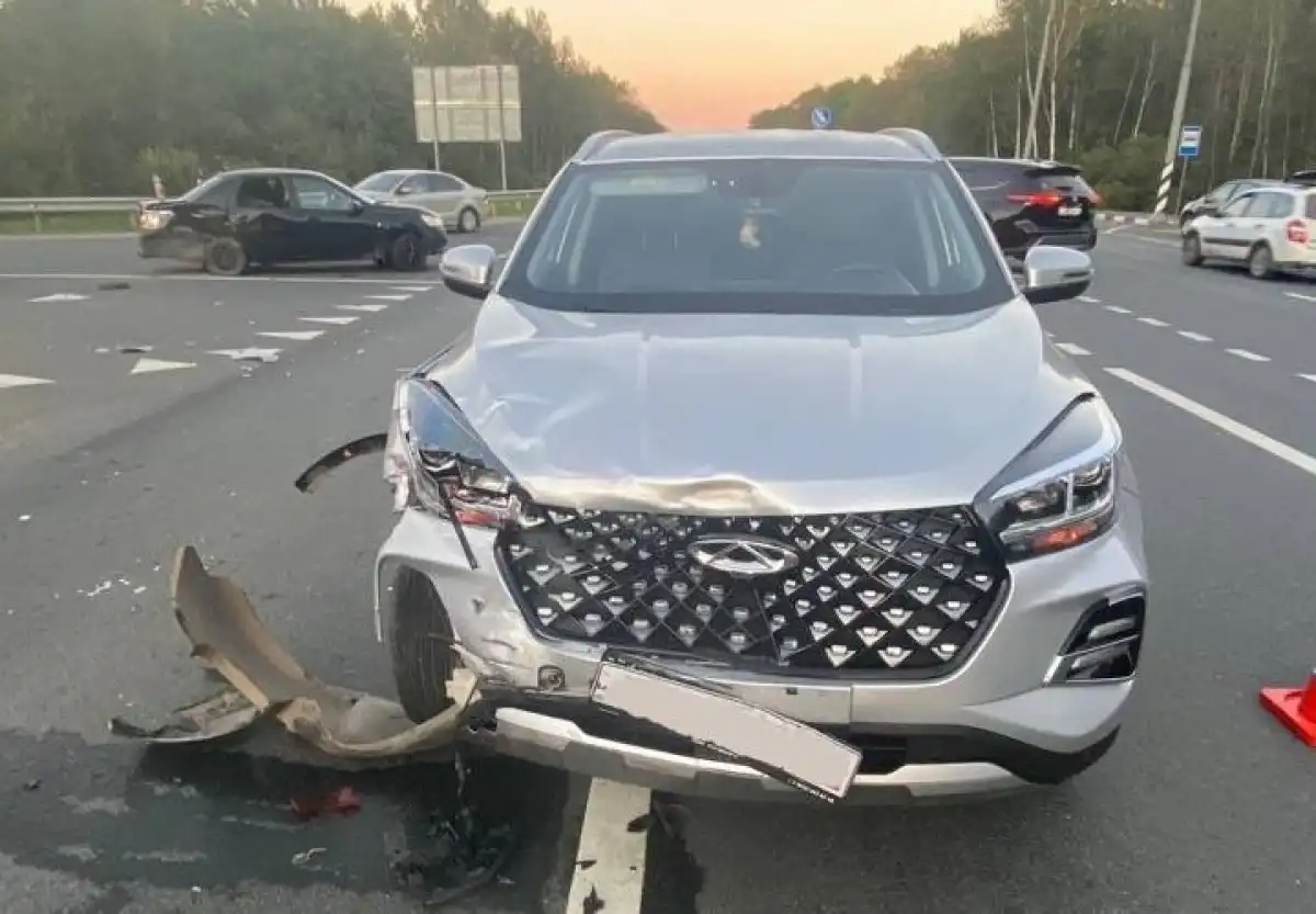 Пассажирку «Датсуна» доставили в Новгородскую областную клиническую больницу.