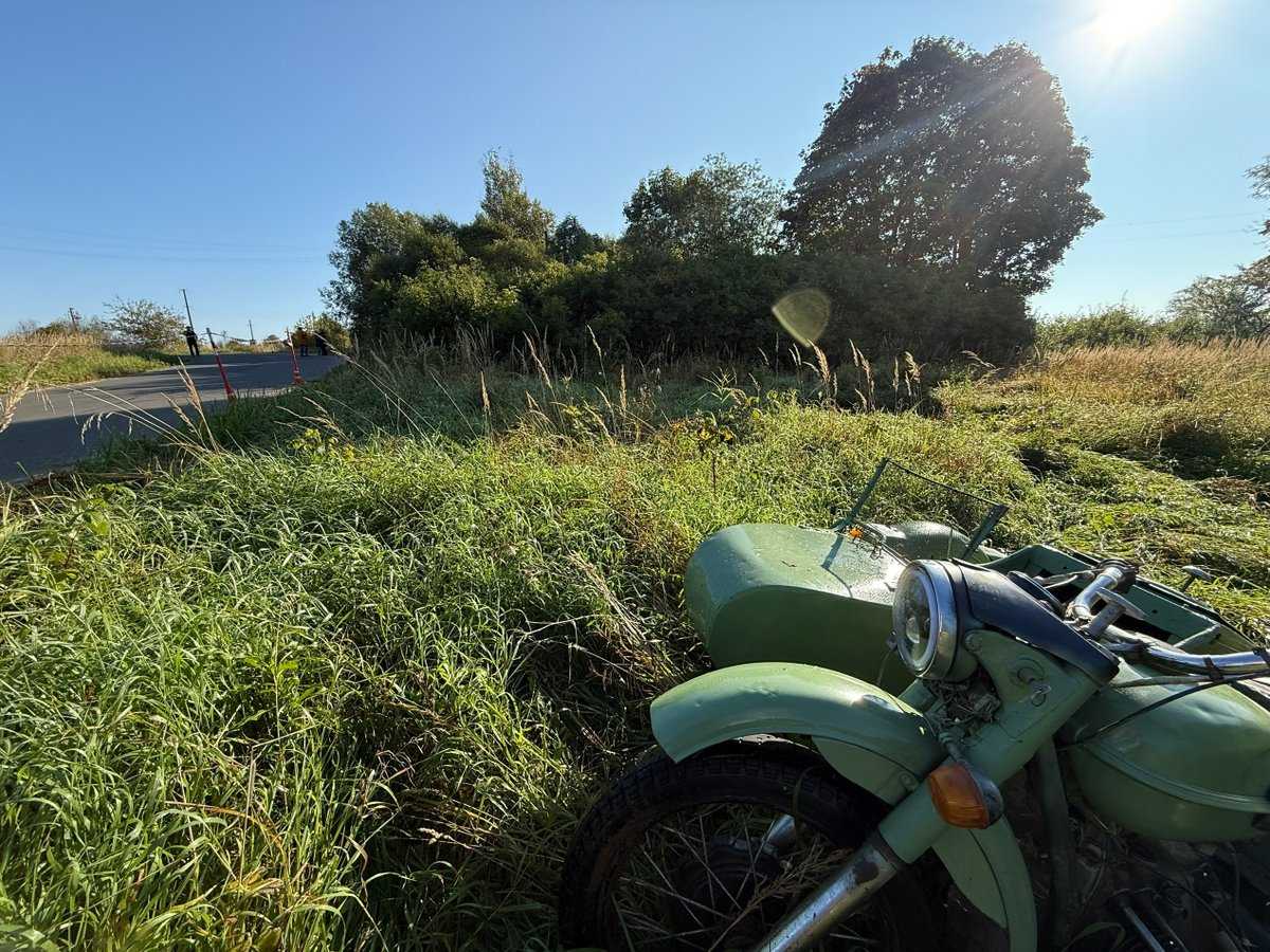 На месте аварии работают сотрудники ДПС.