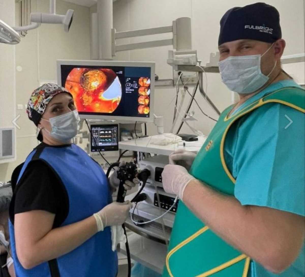 В желчном протоке пациентки накопилось множество камней разных размеров.