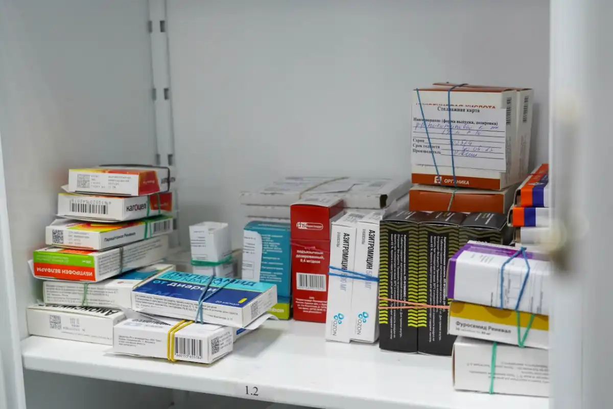 Рабочее место оборудовано кассовым аппаратом, фельдшер амбулатории Ирина Окунева прошла обучение, по