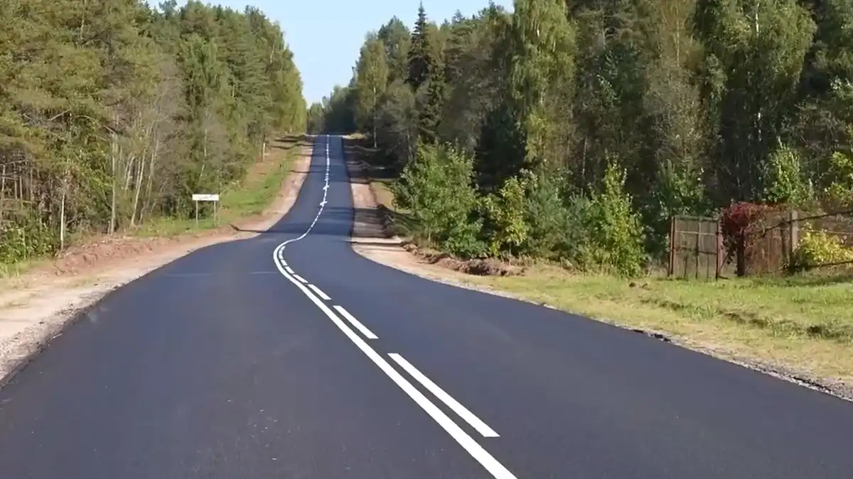 Значительная часть трассы А-122 проходит по Новгородской области.