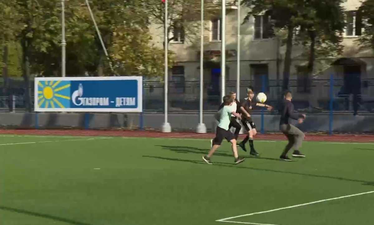 Помимо спортплощадок, по проекту «Газпром – детям» в регионе появились стадион и два спортивных комп