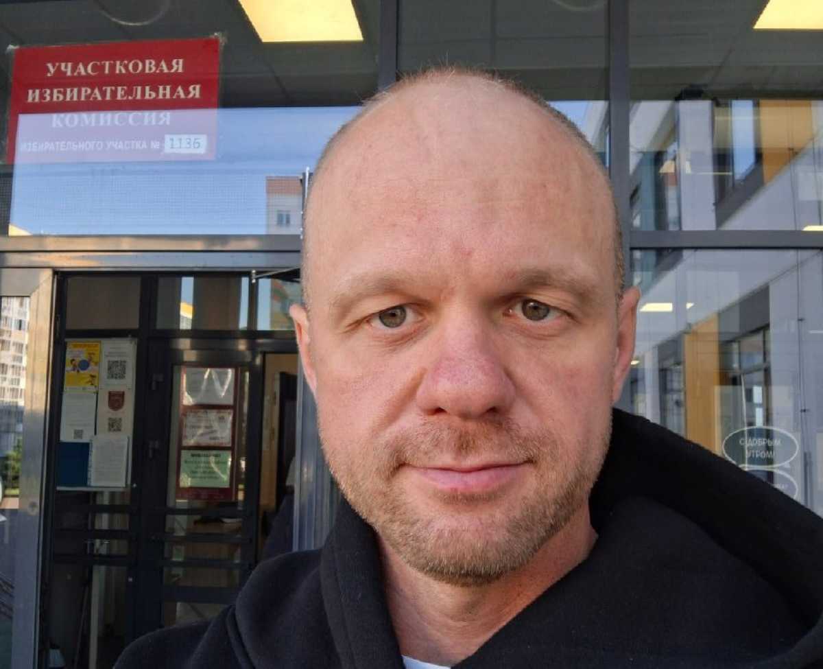 Антон Сухиненко проголосовал на избирательном участке в Великом Новгороде.