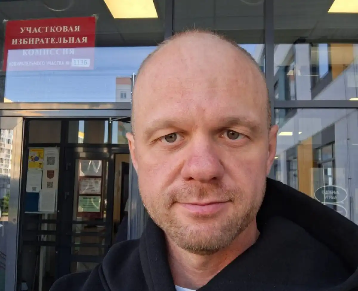 Антон Сухиненко проголосовал на избирательном участке в Великом Новгороде.