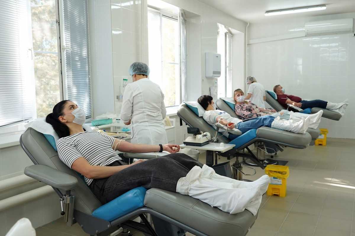 Записаться на сдачу крови можно на портале Госуслуг.