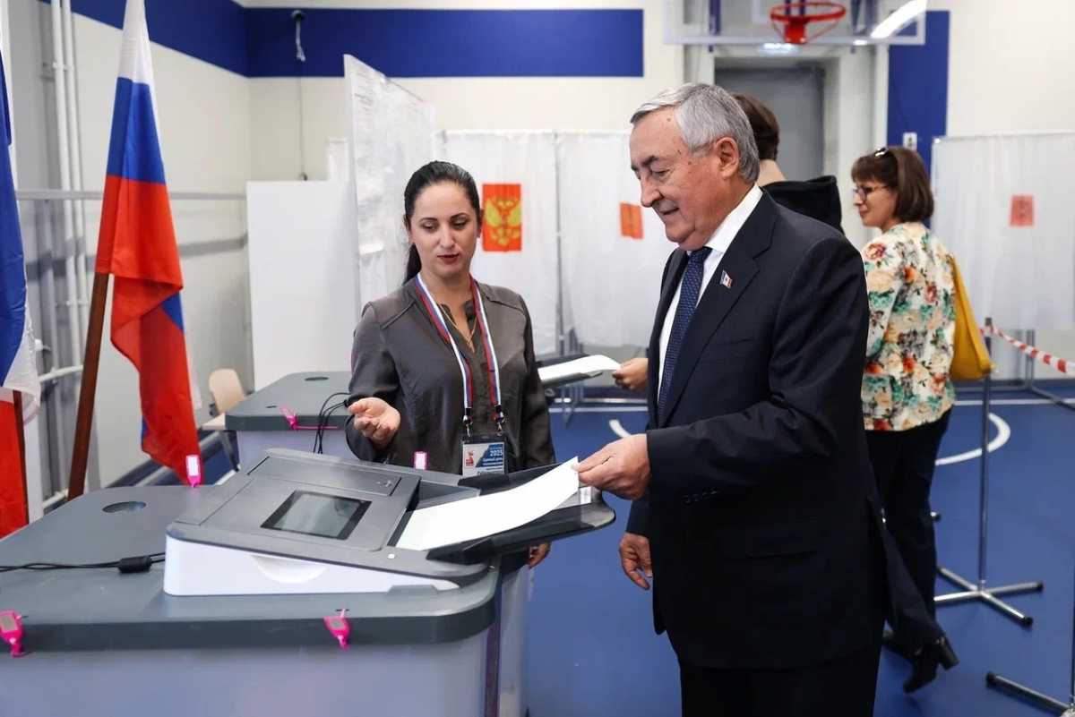 В дни выборов в регионе открылись 520 избирательных участков.