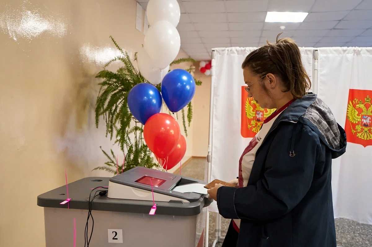 Избирательные участки открыты ежедневно с 12 по 14 сентября с 8:00 до 20:00.