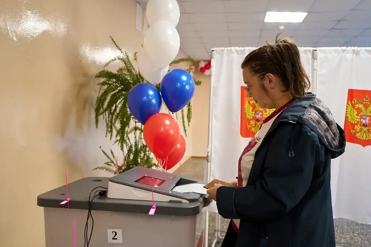 Избирательные участки открыты ежедневно с 12 по 14 сентября с 8:00 до 20:00.