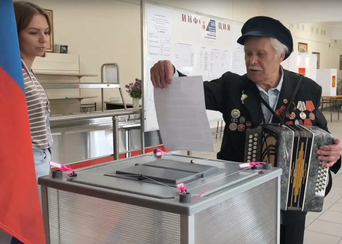 Иван Николаевич Коржуев - инвалид Великой Отечественной Войны, музыкант, коллекционер музыкальных ин