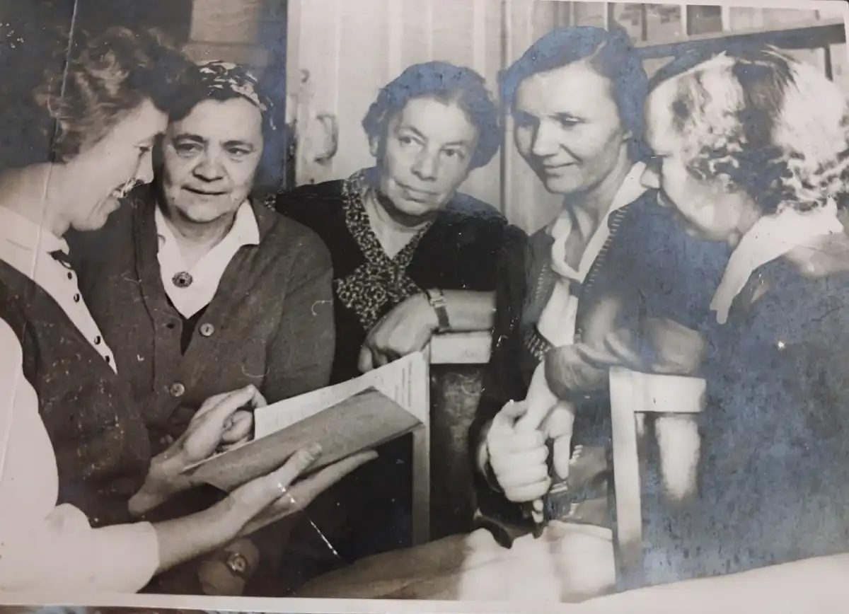 Ольга Александровна (слева) с коллегами.