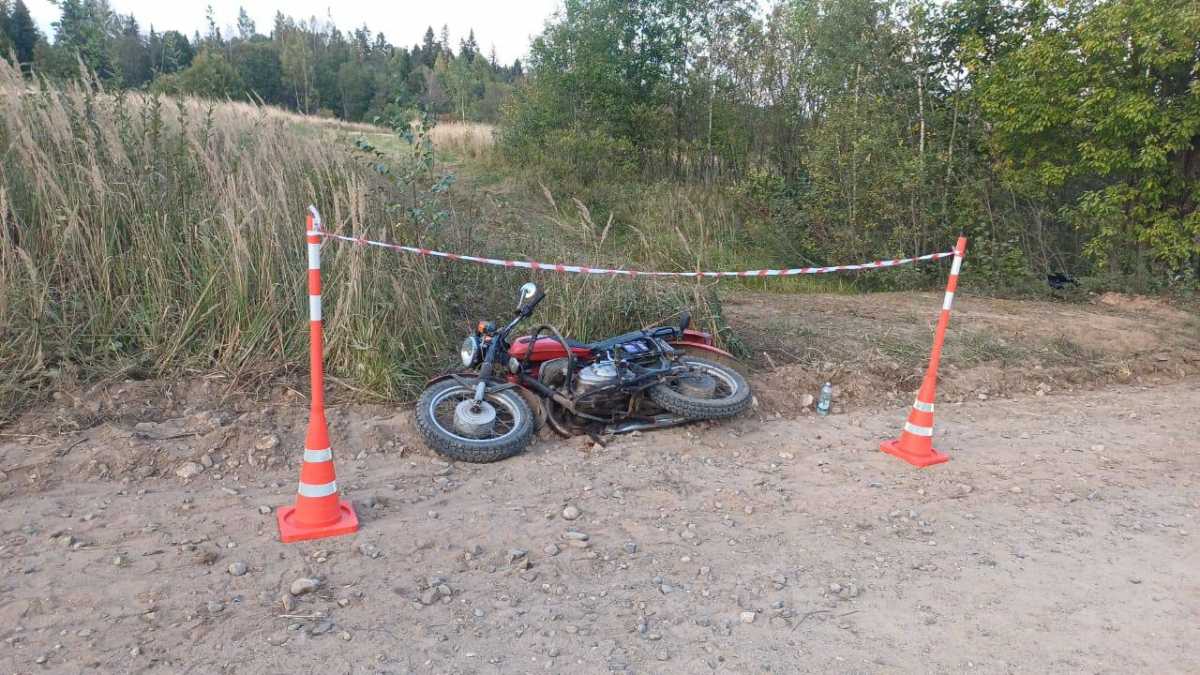 Пострадавший в Окуловском округе мотоциклист получил травмы и был доставлен в Боровичскую ЦРБ.