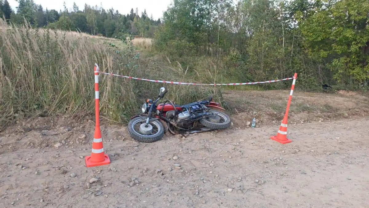 Пострадавший в Окуловском округе мотоциклист получил травмы и был доставлен в Боровичскую ЦРБ.