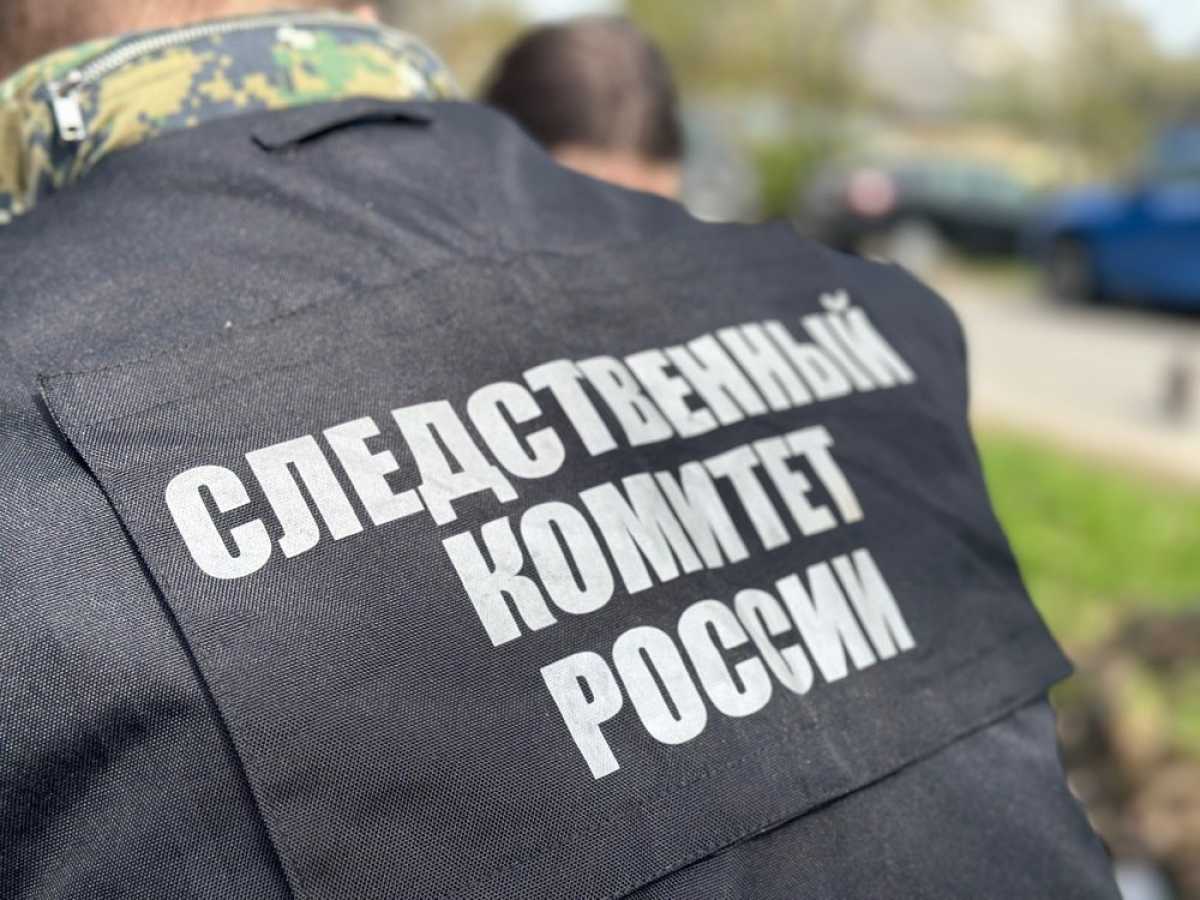 Следователи устанавливают обстоятельства преступления.