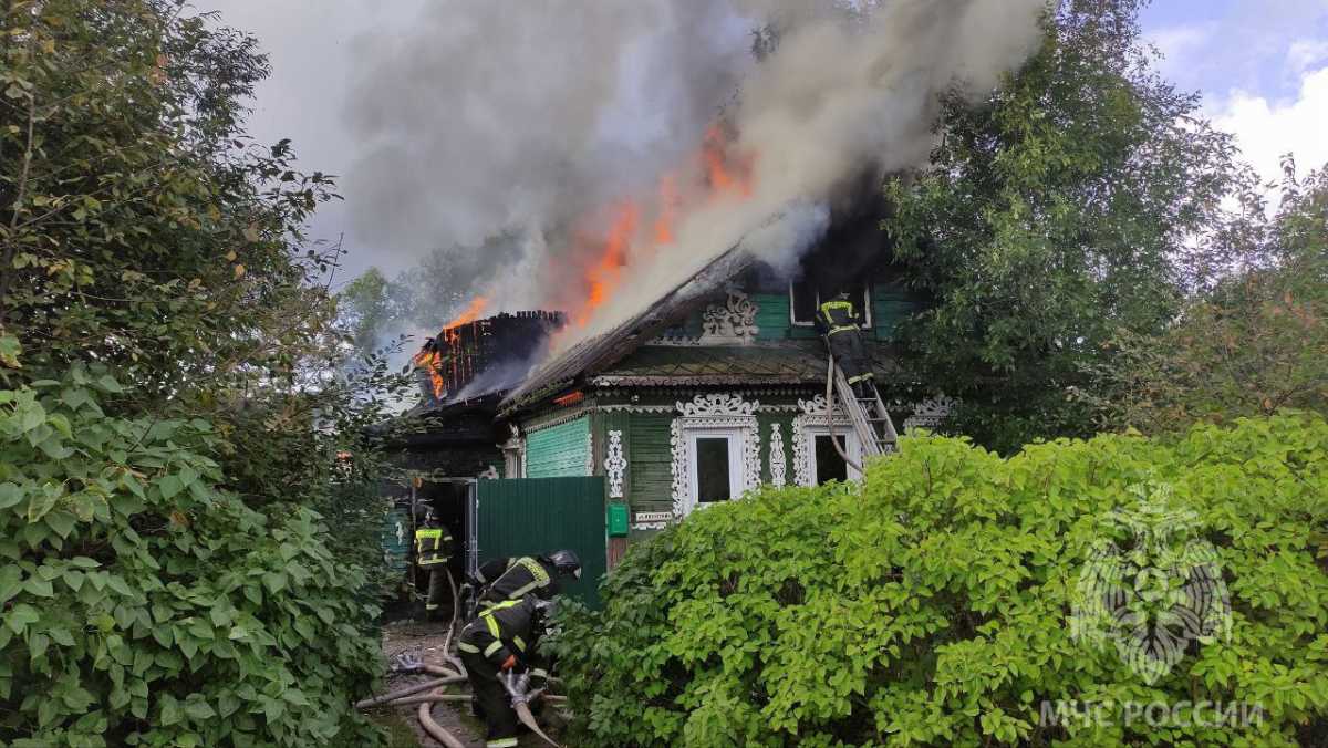 Причины пожаров устанавливают органы дознания.