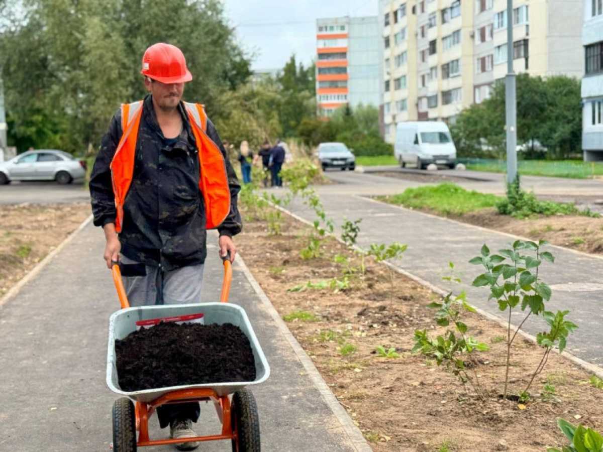 Благоустройство сквера «Минутка» реализовано при поддержке городских и областных депутатов.
