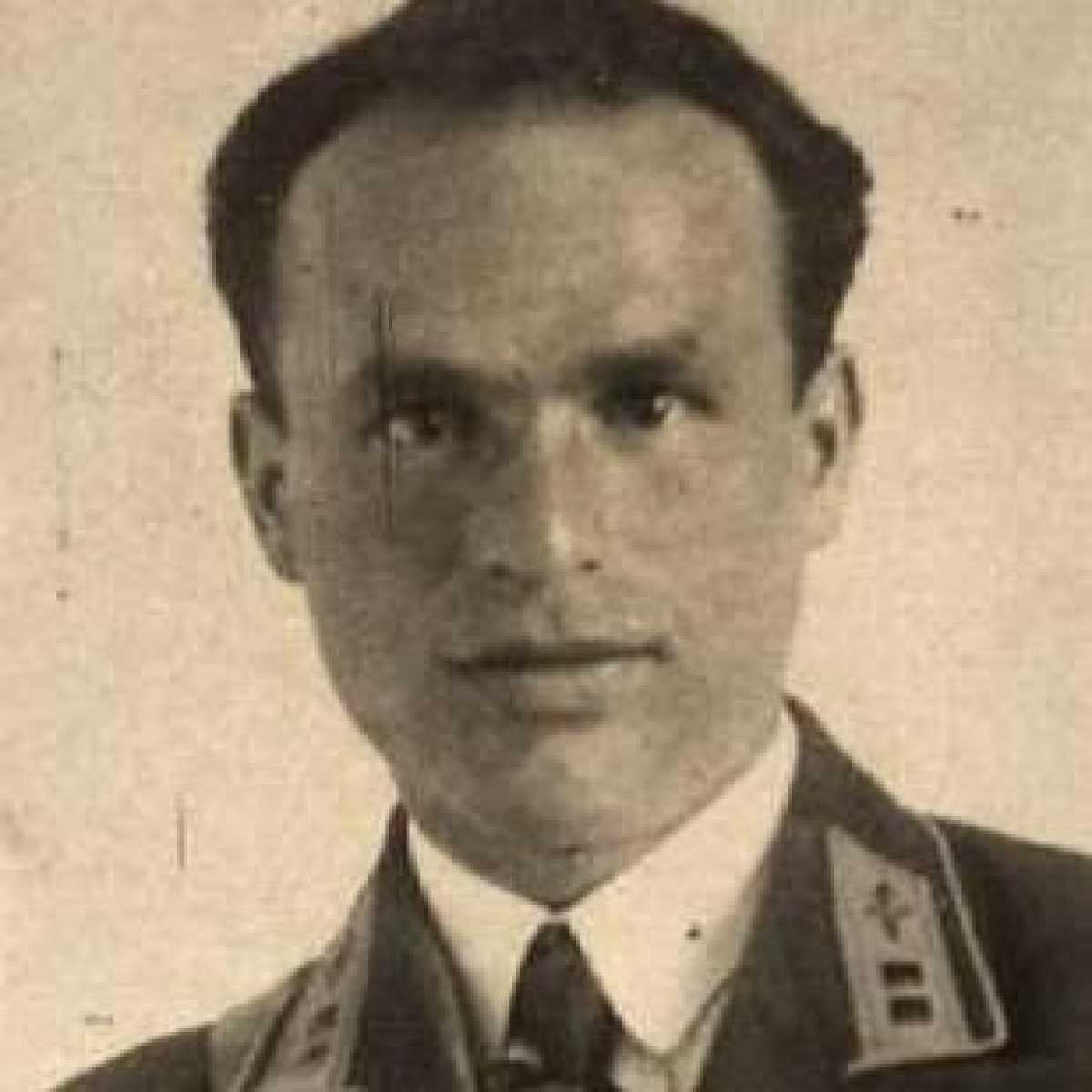 Сейчас поисковая группа «Неболчи» ищет родственников лётчика.