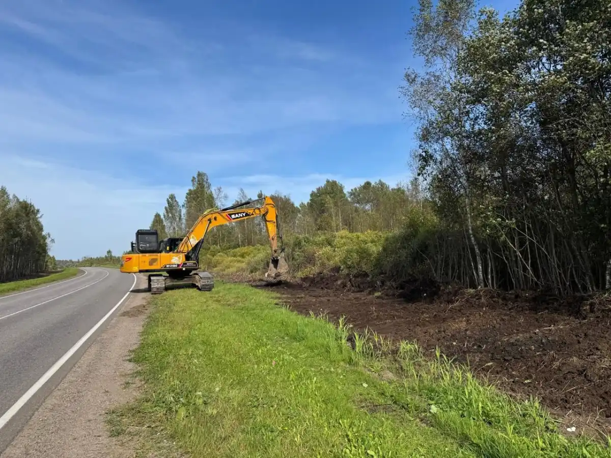 Работы ведут на двух автодорогах.